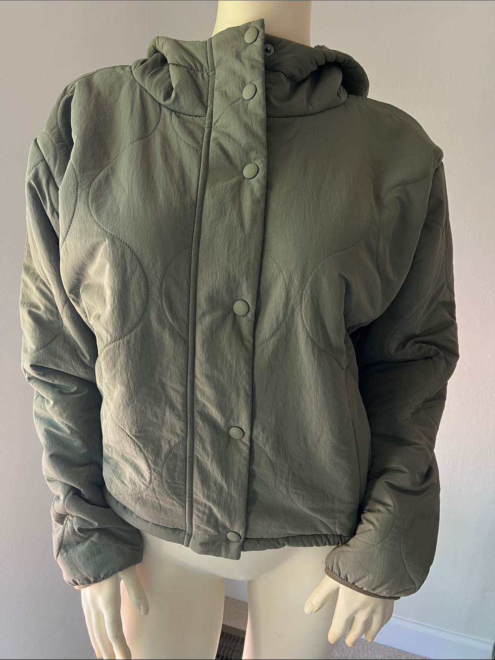 Prana Encinitas Olive Quilted Hooded Puffer Jacket. Size Medium. - Picture 4 of 9